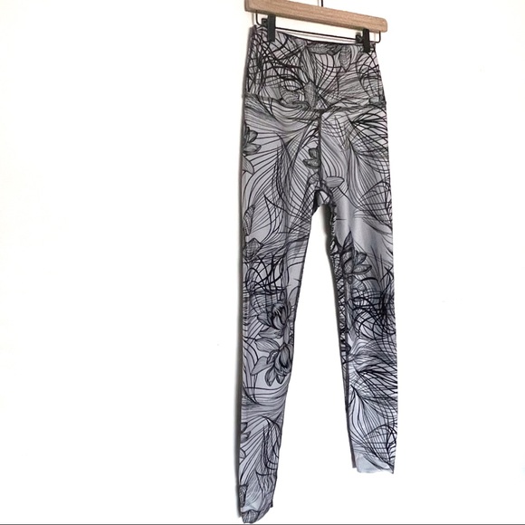 Beyond Yoga Flip Lotus Reversible Legging - Picture 6 of 11